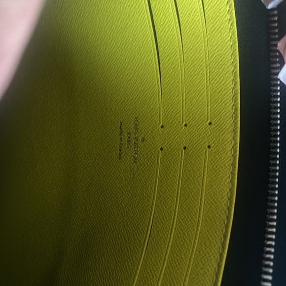 Brand New LOUIS VUITTON POCHETTE VOYAGE DAMIER GRAPHITE CANVAS (specialty item) - Picture 3 of 7